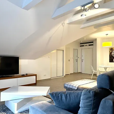 Stubai - Self Check-in 20h - Parking & Lift