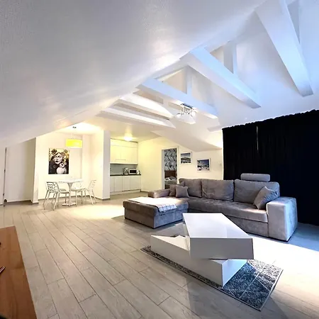 Stubai - Self Check-in 20h - Parking & Lift Apartamento